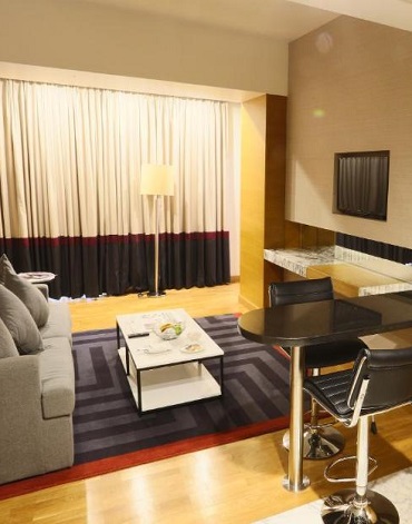Stylish Bright 2-Bedroom 1 Bath West Town Main image 1